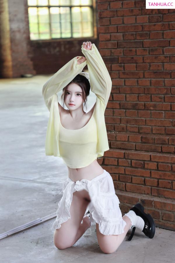   [XiuRen]高清写真图 2024.08.16 No.9024 小薯条nienie 美乳性感第63张图片